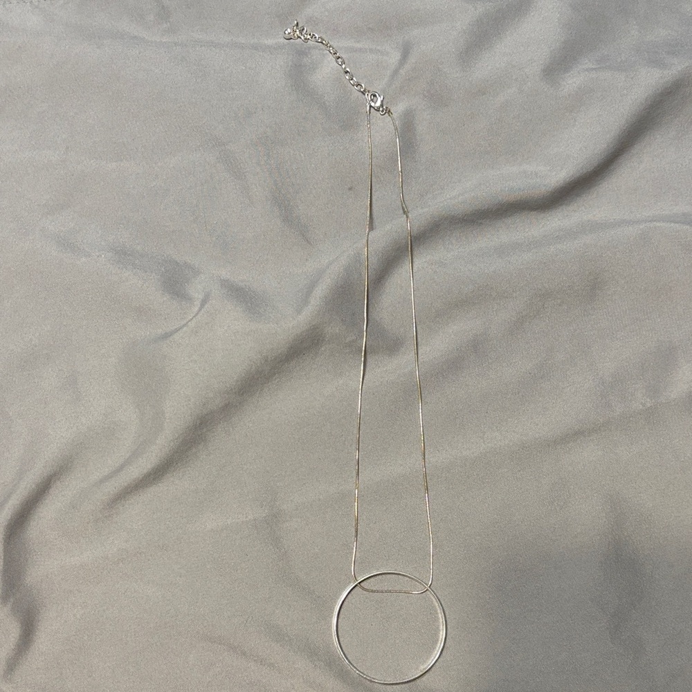☃️ NEW LOWER PRICE ☃️ ~ Chic Silver Circle Pendant Necklace